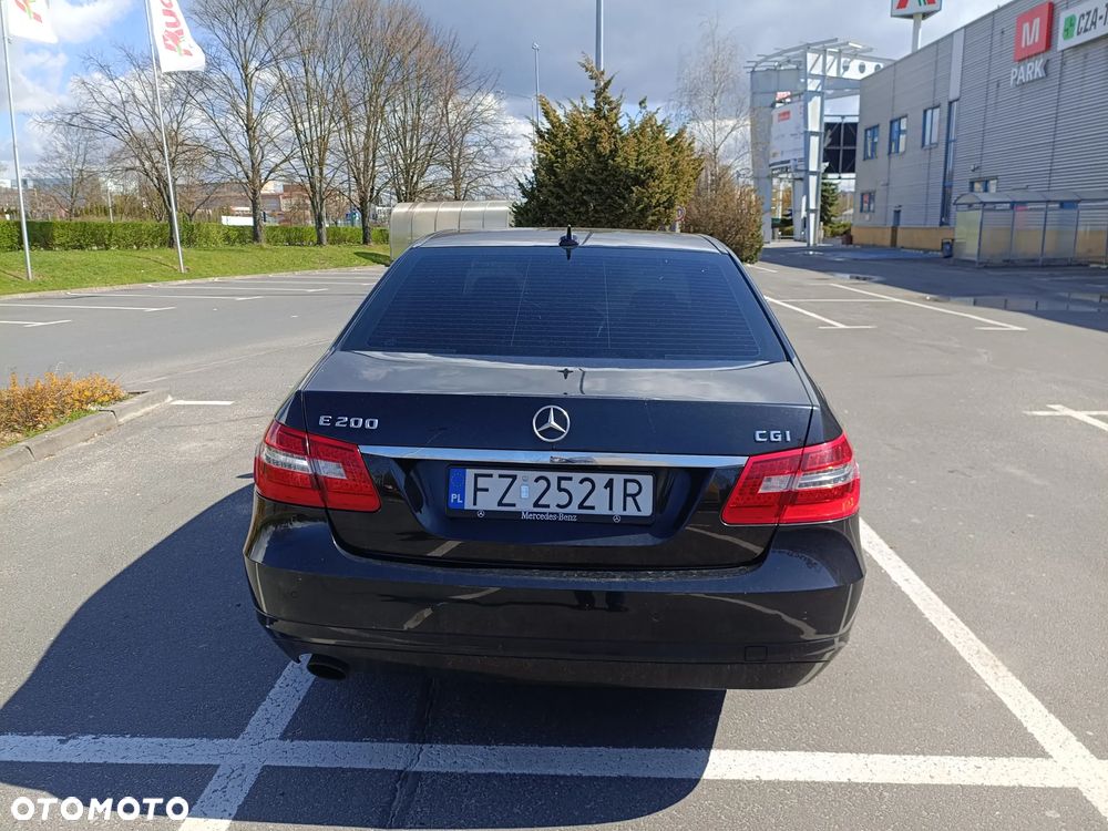 Mercedes-Benz Klasa E 200 CGI BlueEFFICIENCY - 4