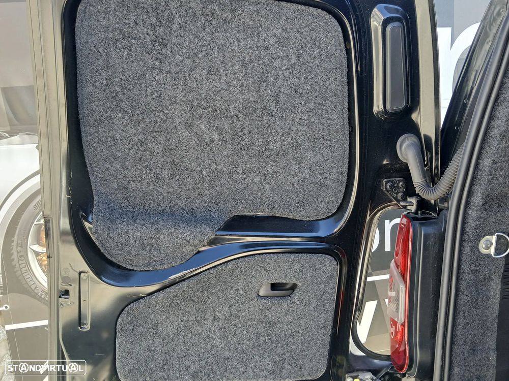 Opel COMBO 3L - 22