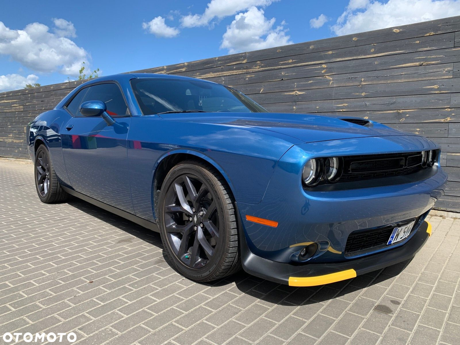 Dodge Challenger - 2