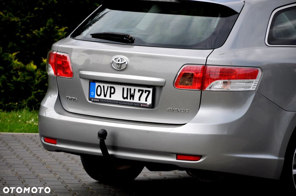 Toyota Avensis 1.8 Premium - 18