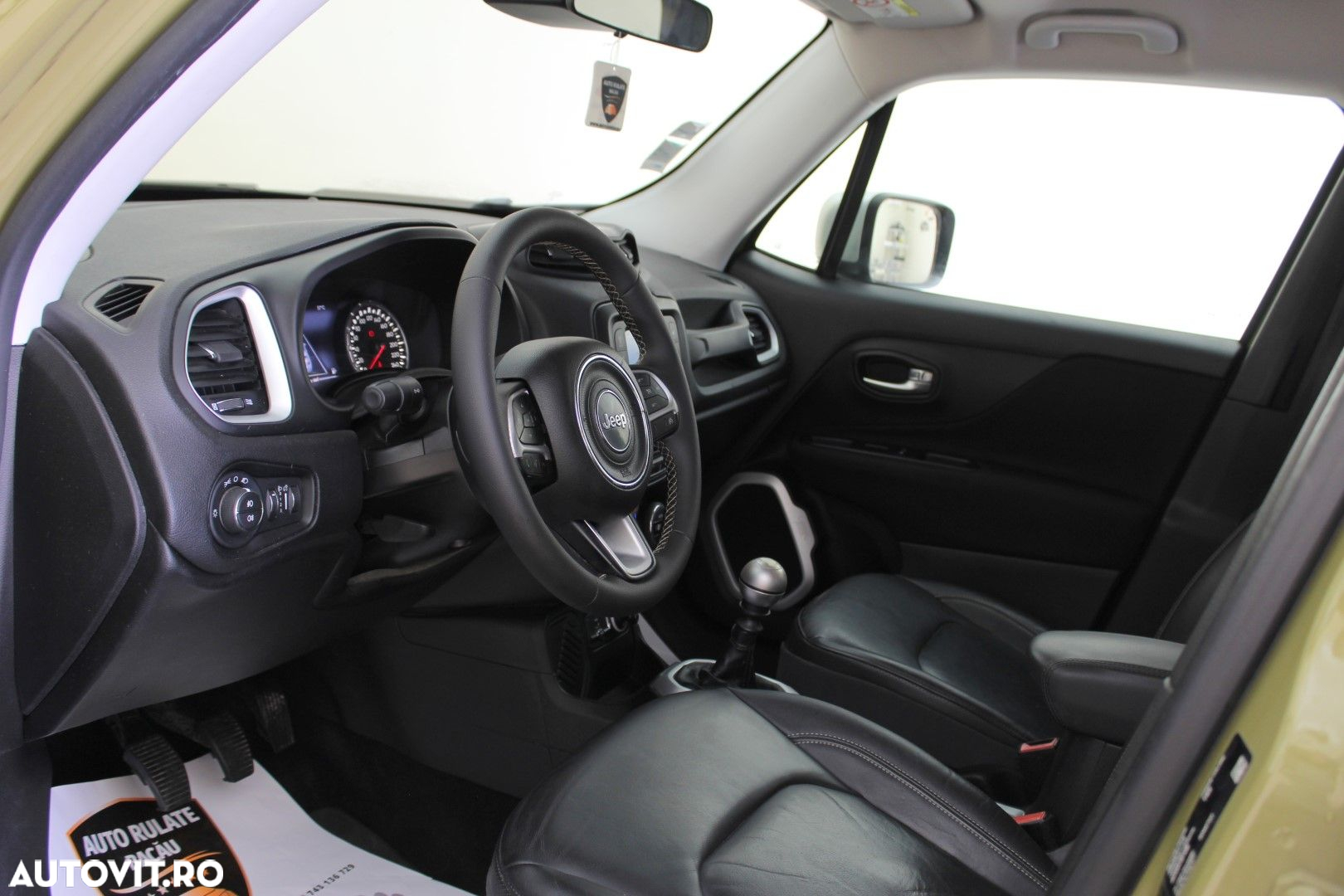 Jeep Renegade - 12