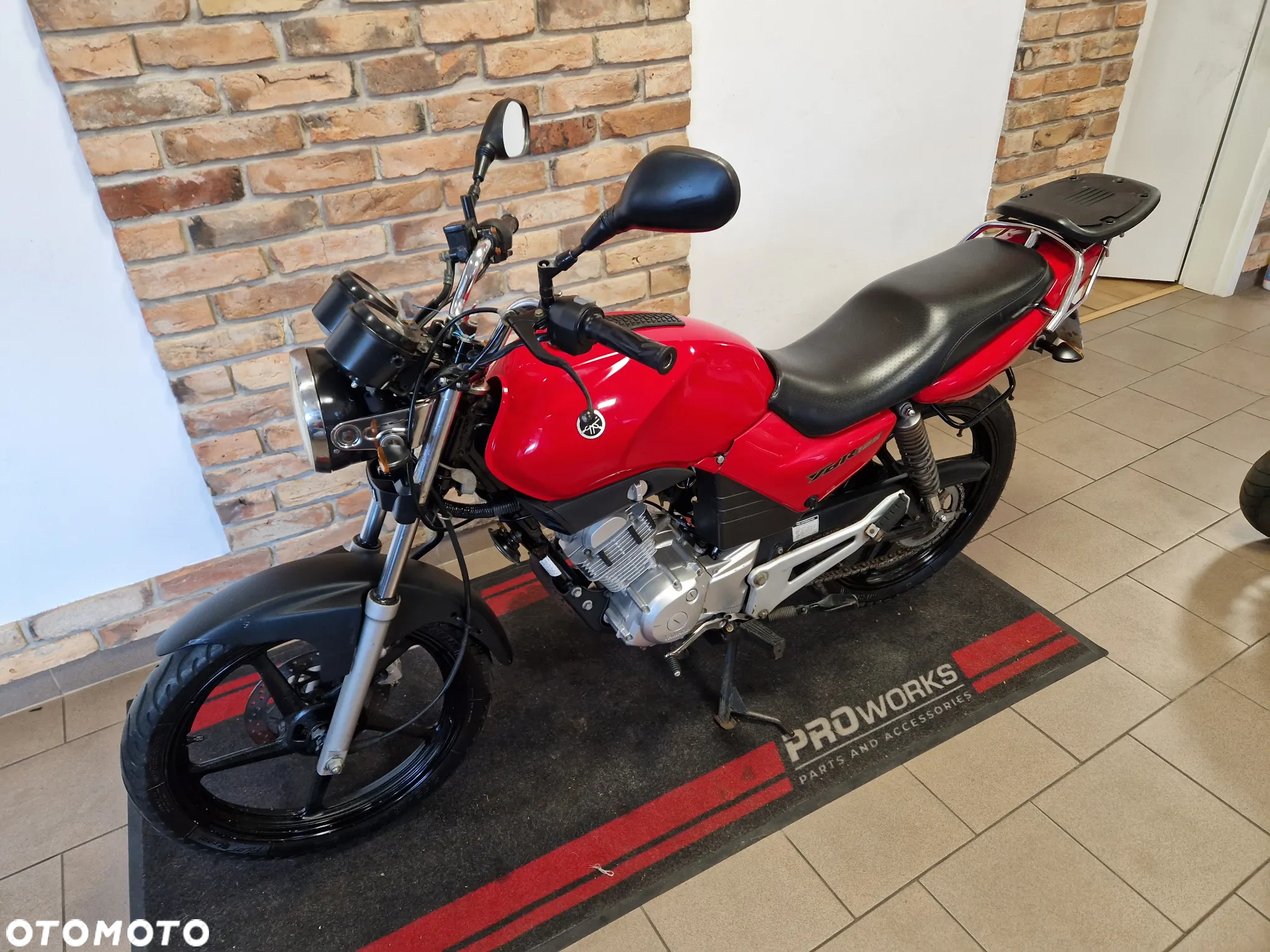 Yamaha YBR - 8
