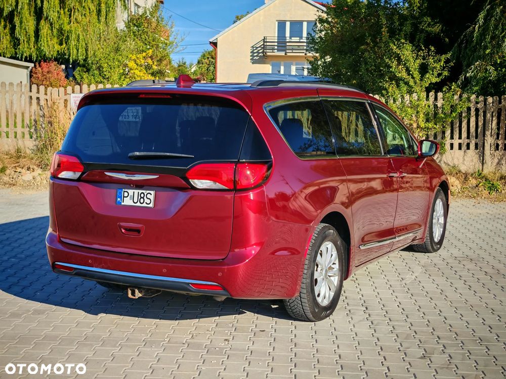 Chrysler Pacifica - 4