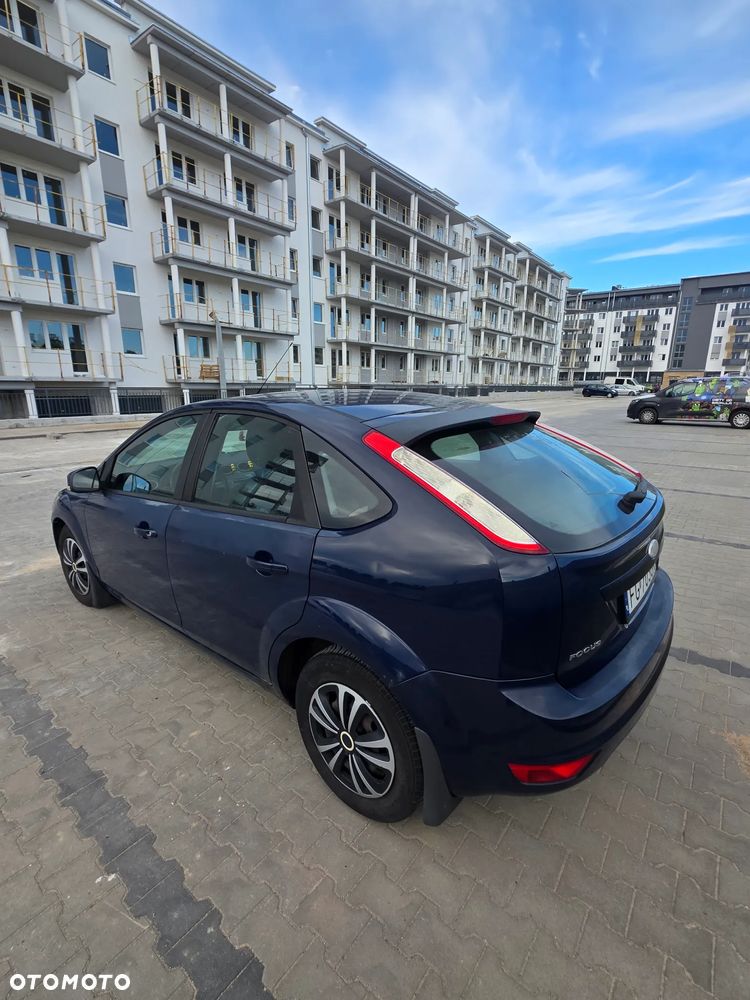 Ford Focus 1.6 Ambiente - 12