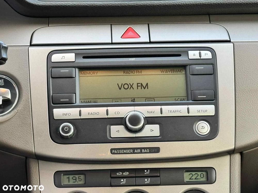 Volkswagen Passat 2.0 TDI Comfortline - 29
