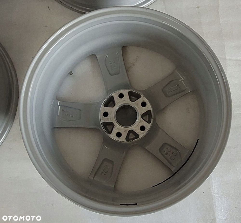 FELGI RIAL TOYOTA RAV4 IV 7,5x18 18 ET45 5X114,3 60,1 - 10