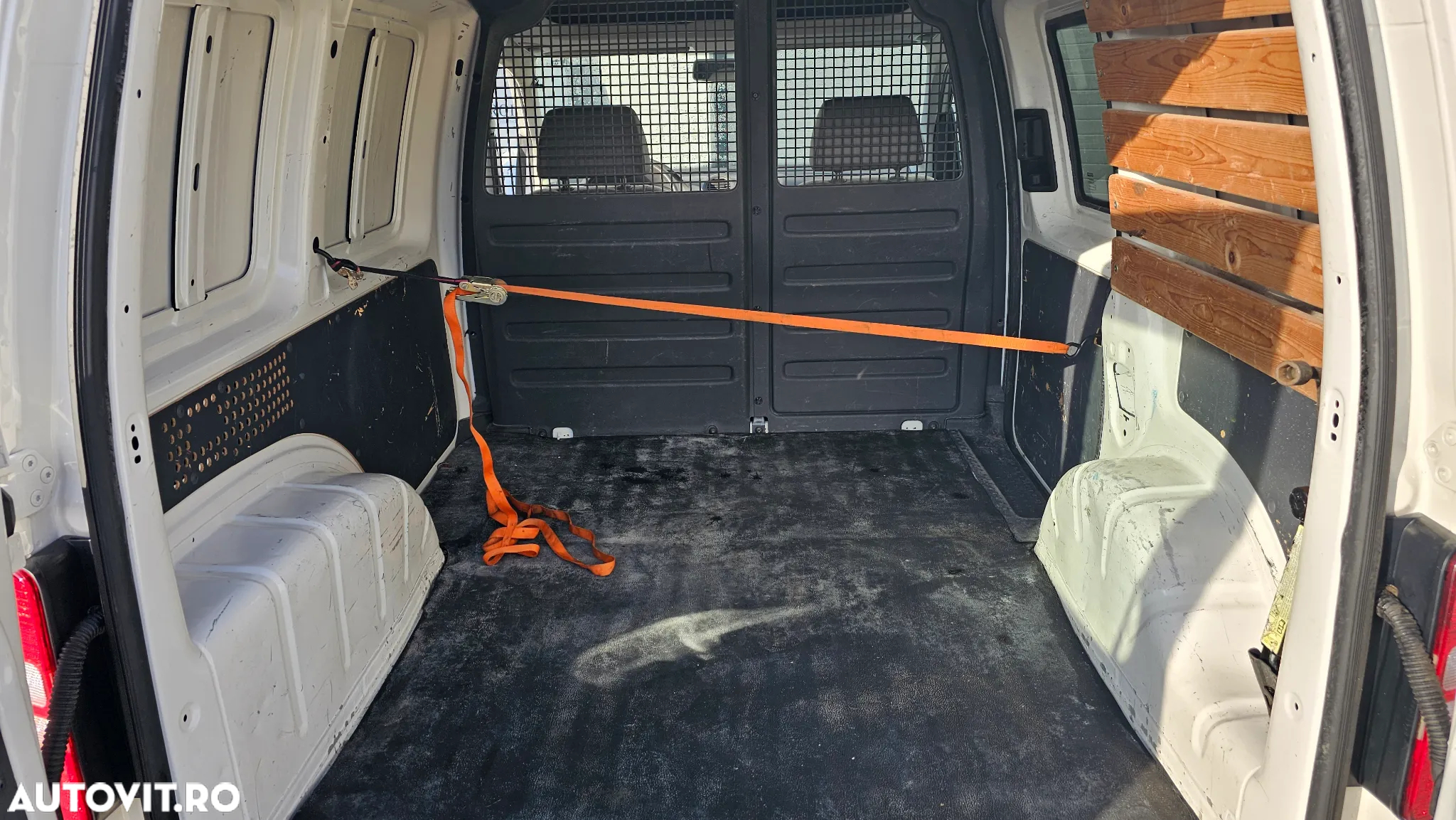 Volkswagen Caddy 1.6 TDi - 8