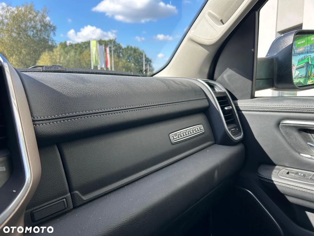 RAM 1500 Crew Cab Longbed Laramie - 15