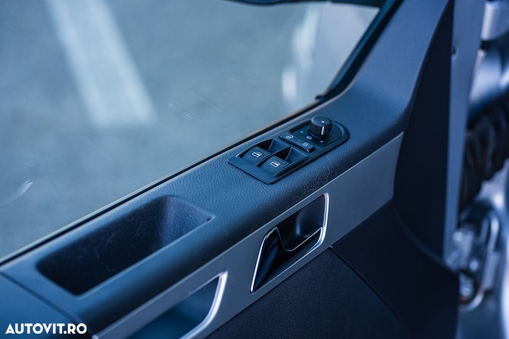 Volkswagen Multivan - 32