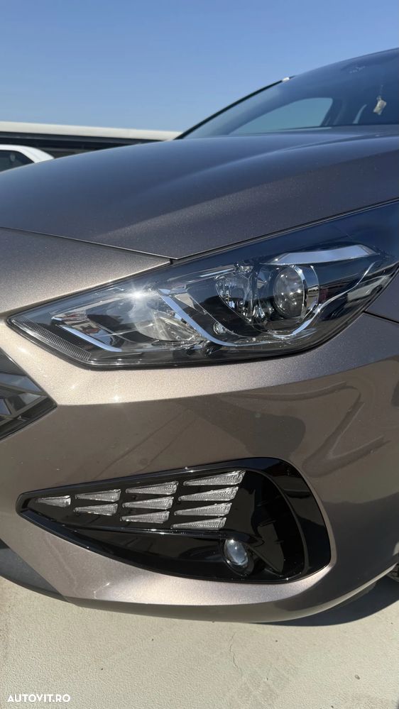 Hyundai i30 1.5 110CP 5DR M/T Highway - 14