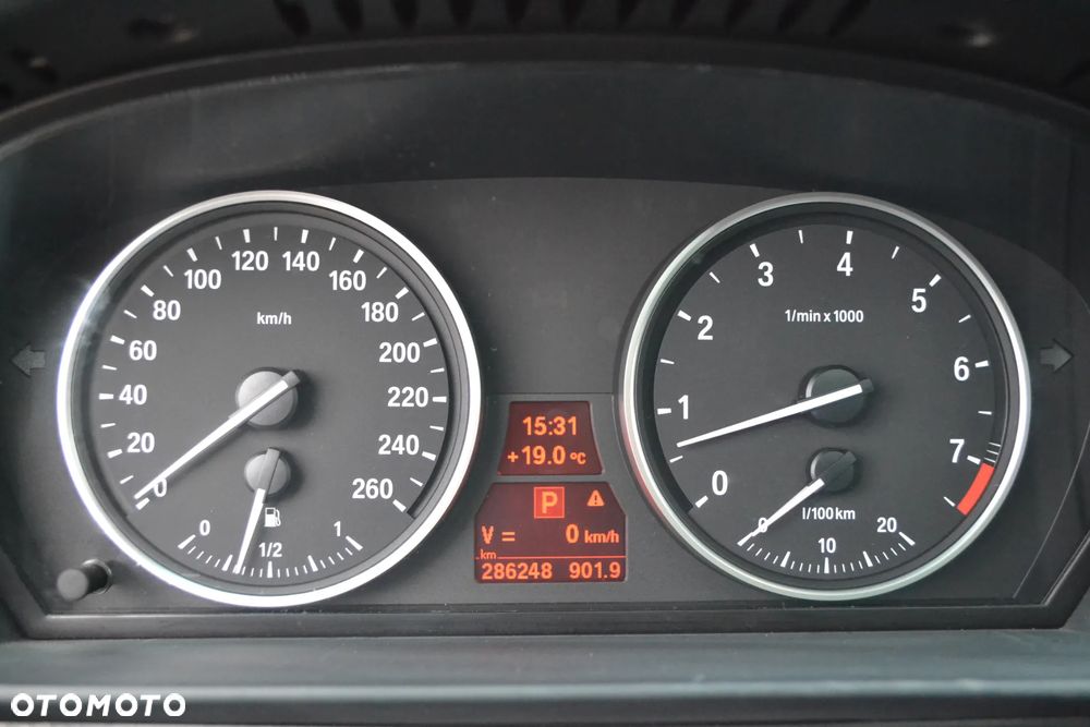 BMW Seria 5 530i xDrive - 18