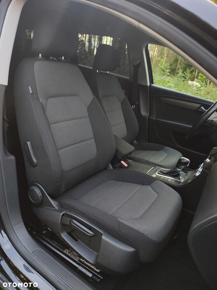 Volkswagen Passat - 31