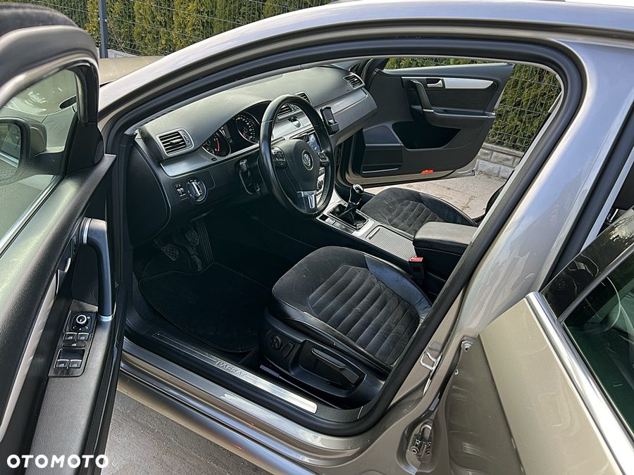 Volkswagen Passat 2.0 TDI Highline - 23