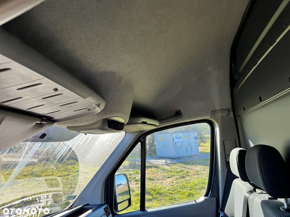 Mercedes-Benz Sprinter - 15