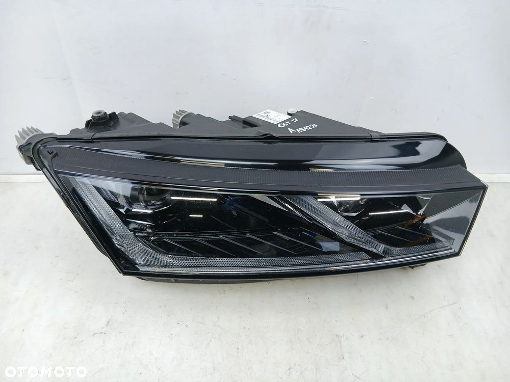 Reflektor przód przedni prawy lampa FULL LED Skoda Octavia IV - 1