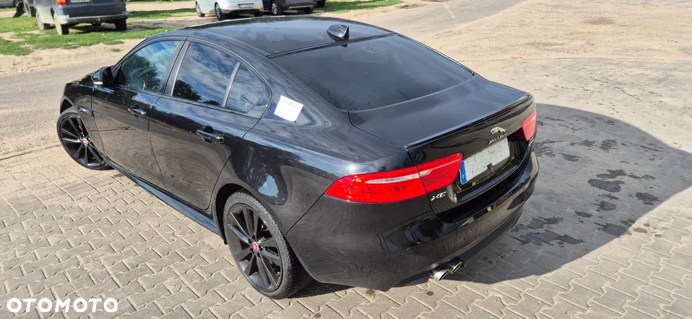 Jaguar XE - 11