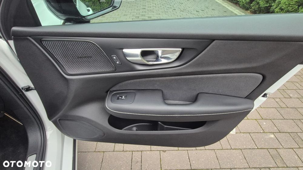 Volvo S60 B4 B R-Design - 30