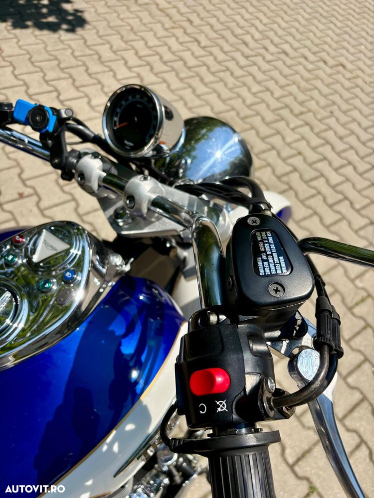 Triumph Bonneville - 8