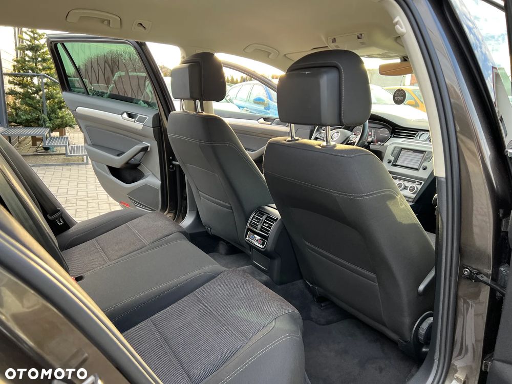 Volkswagen Passat - 24