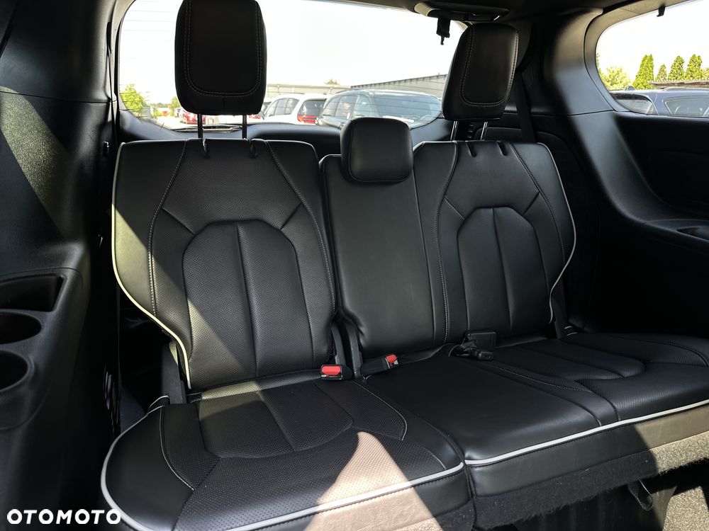 Chrysler Pacifica - 30
