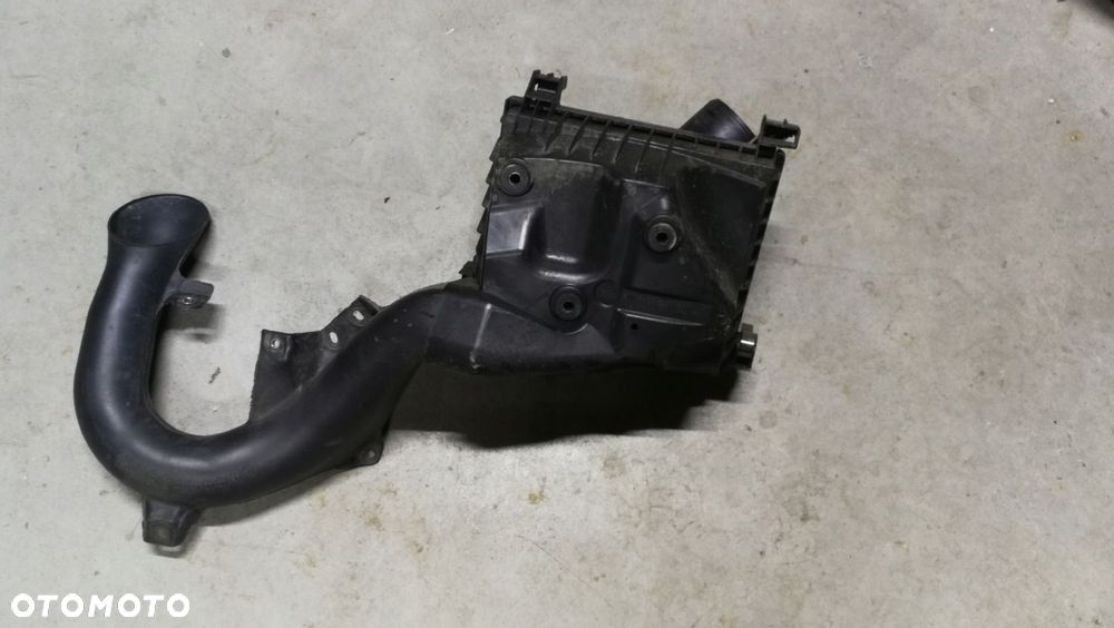 obudowa filtra powietrza 2.0 D4D Toyota RAV-4 IV lift 15-18 - 3