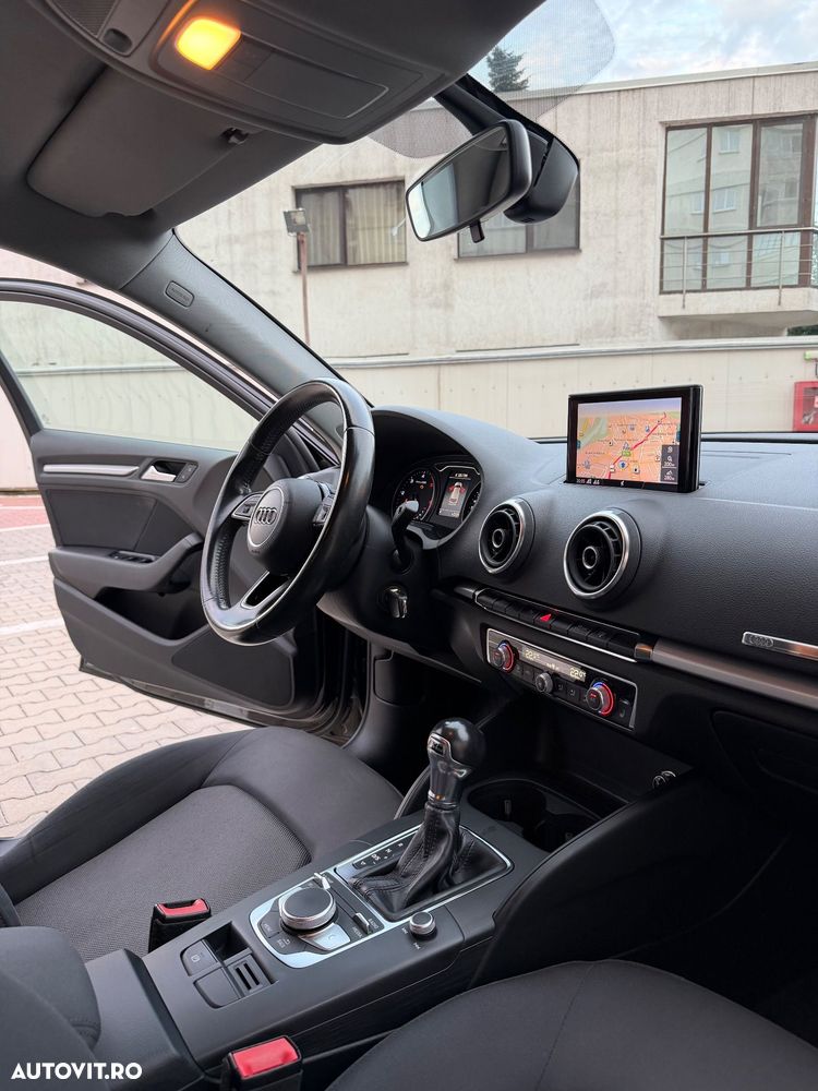 Audi A3 1.6 TDI S tronic Sport - 10