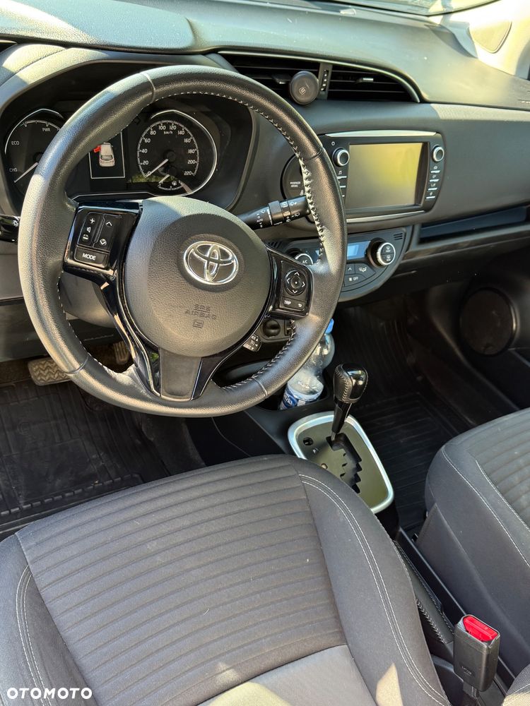 Toyota Yaris Hybrid 100 Premium EU6 - 6