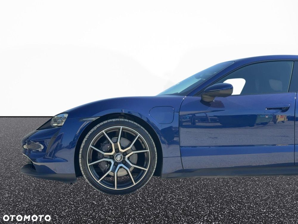 Porsche Taycan - 11