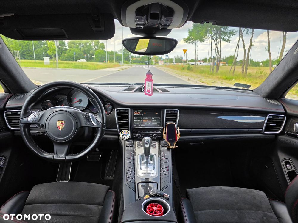 Porsche Panamera GTS PDK - 9