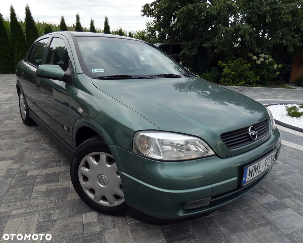 Opel Astra 1.6 Sportive - 22