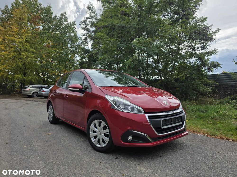 Peugeot 208 - 8