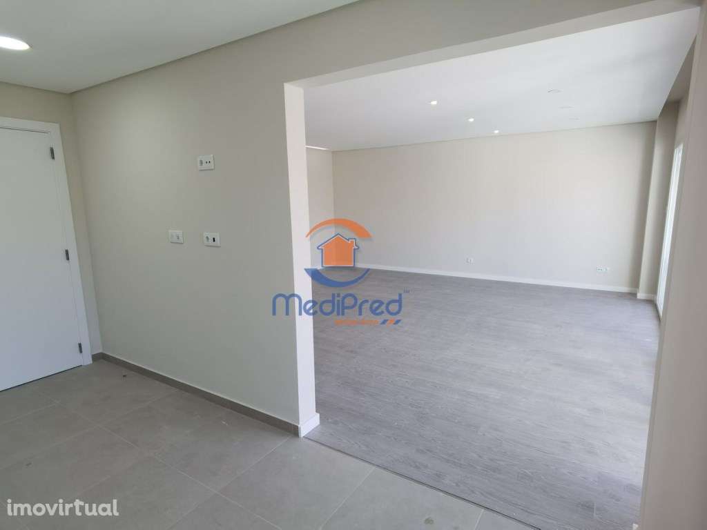 Apartamento T2, em condomínio privado, com BOX | Loures - Grande imagem: 3/24