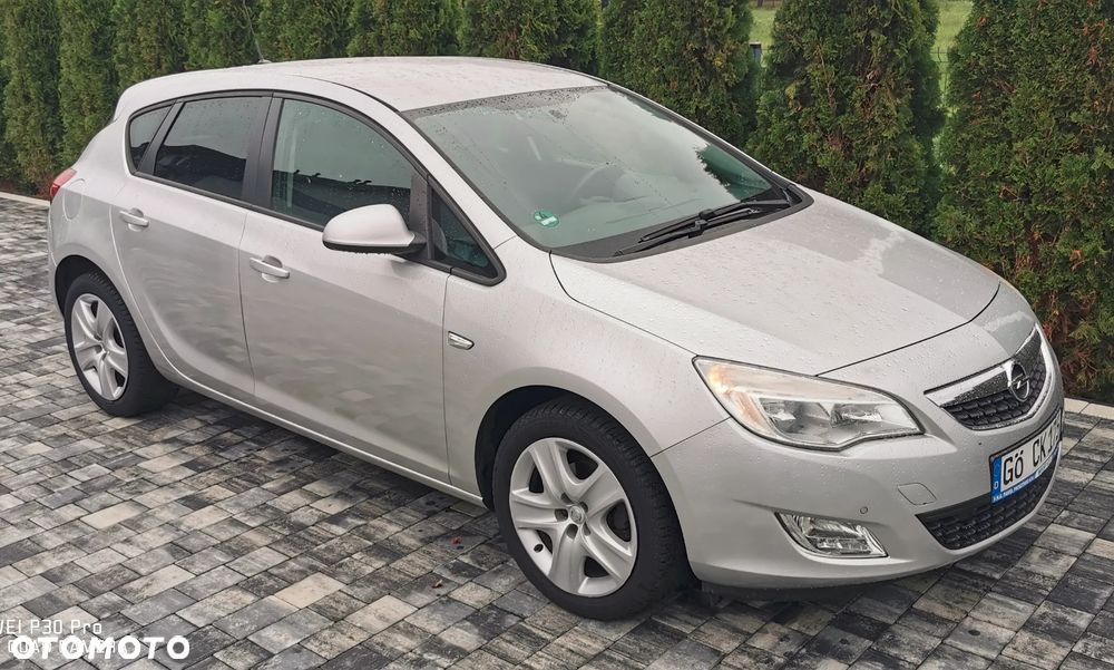 Opel Astra 1.4 Turbo Design Edition - 1