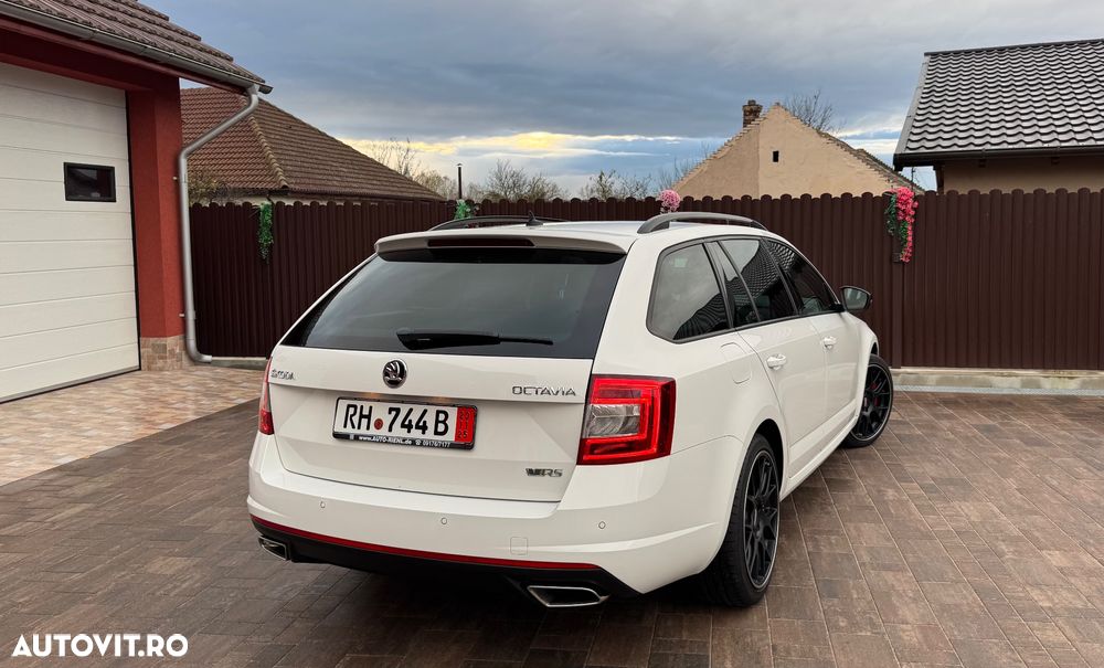Skoda Octavia Combi 2.0 TDI RS - 4