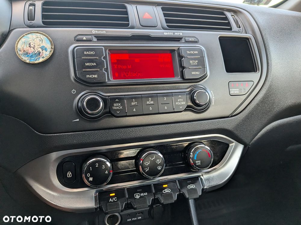 Kia Rio 1.2 L - 24