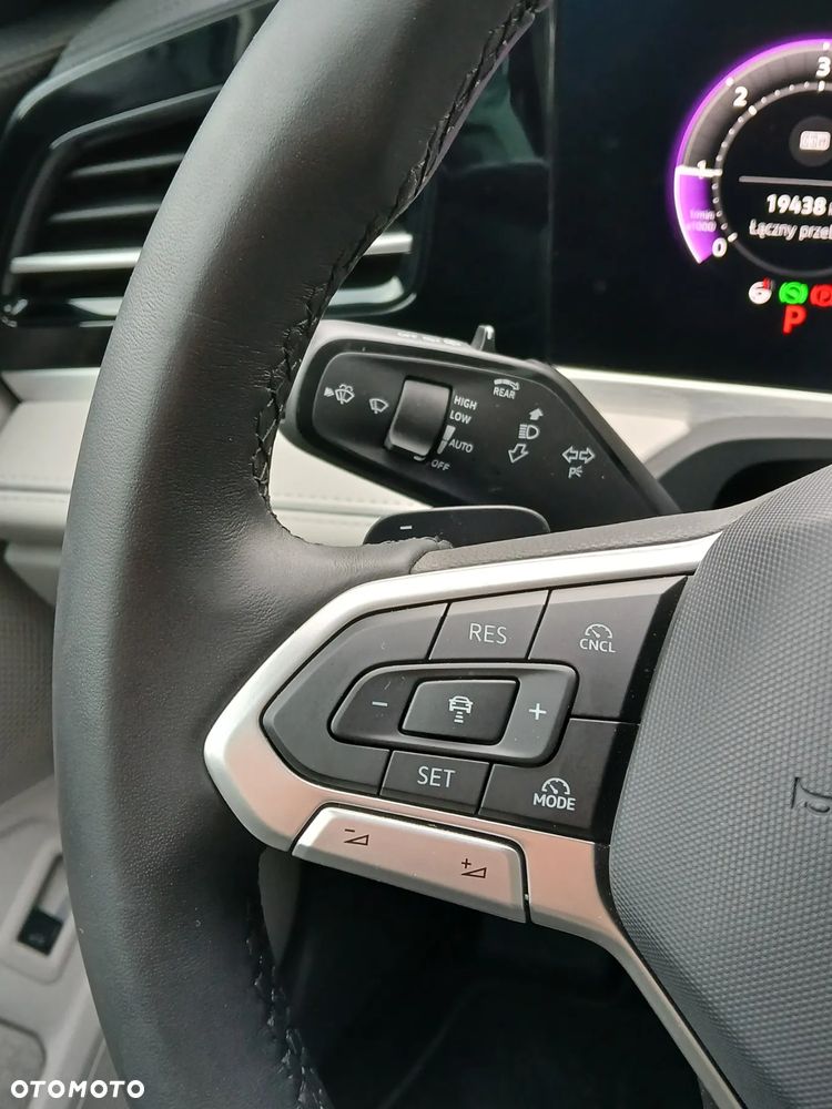 Volkswagen Passat Variant 2.0 TDI SCR Elegance DSG - 11