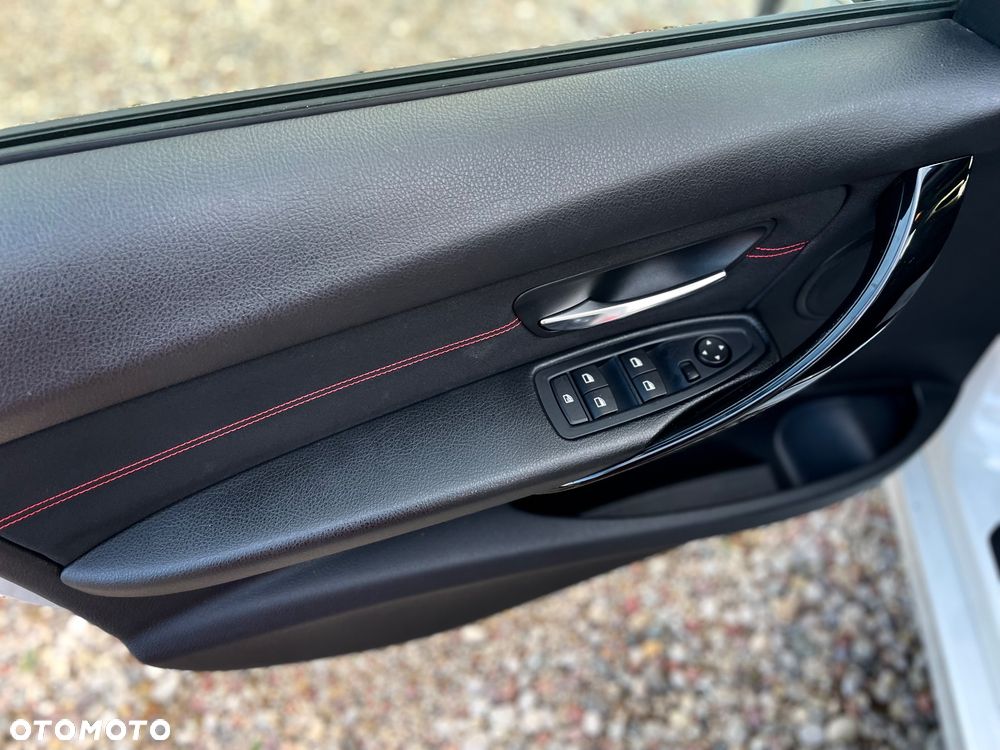BMW Seria 3 318d DPF Edition Sport - 23