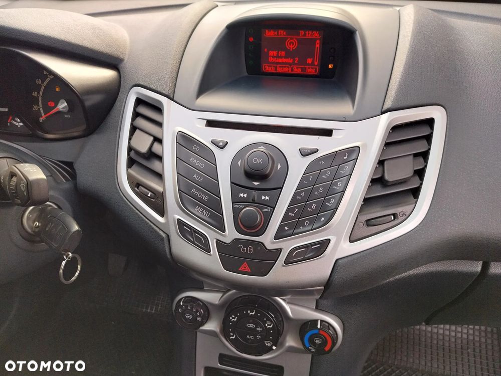 Ford Fiesta 1.25 Champions Edition - 27