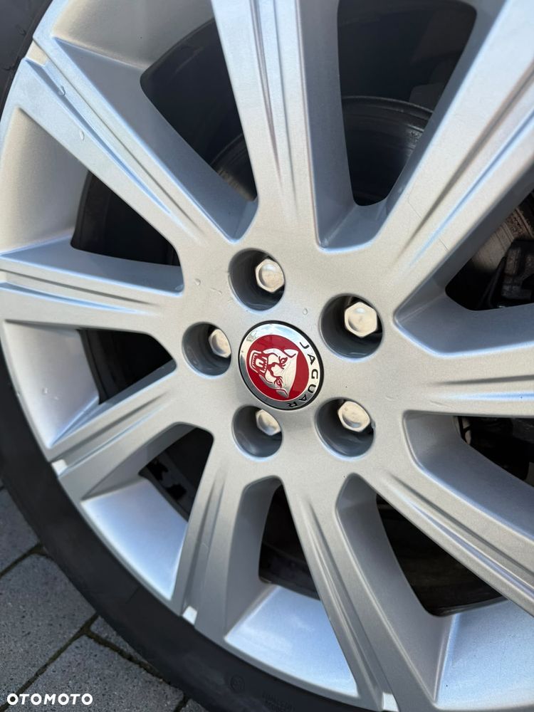 Jaguar E-Pace 2.0 i4P AWD R-Dynamic S - 9