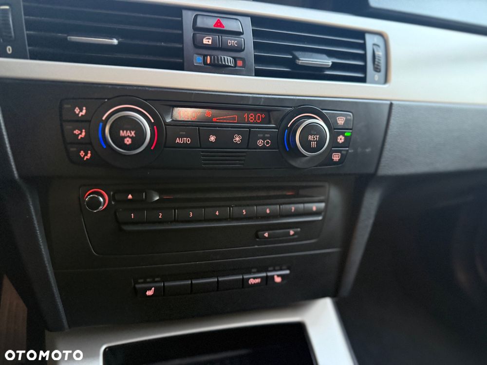 BMW Seria 3 320i Edition Exclusive - 31