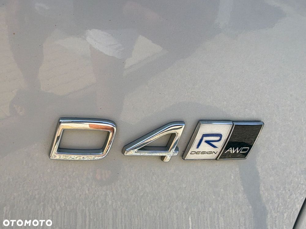 Volvo XC 40 D4 AWD Geartronic R-Design - 6