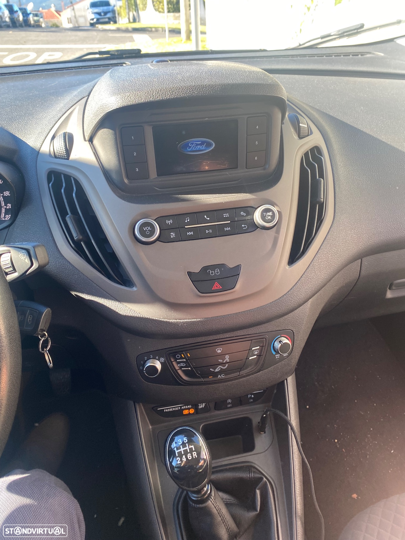 Ford Tourneo Courier 1.5 TDCi Ambiente - 26