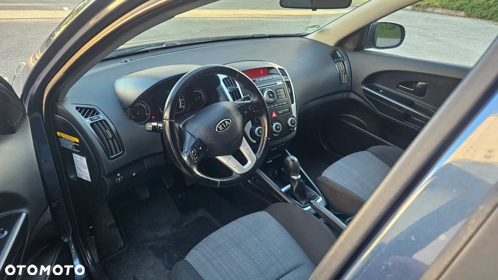 Kia Ceed - 24