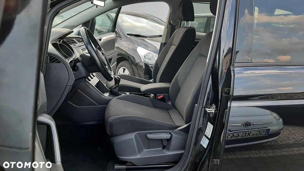 Volkswagen Touran - 11