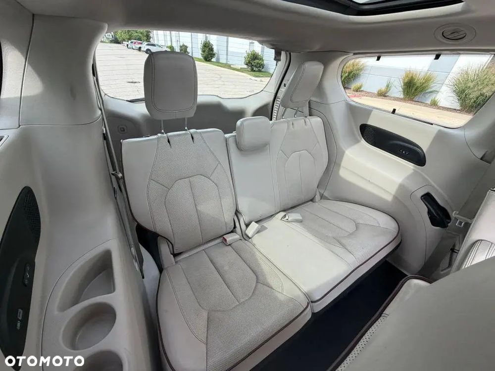 Chrysler Pacifica - 19