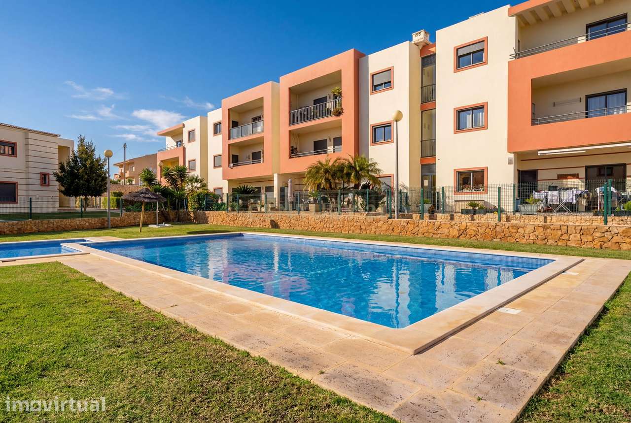 APARTAMENTO T3 SITUADO NO CONDOMINIO QUINTA DAS SESMARIAS EM PORTIMAO - Grande imagem: 2/39