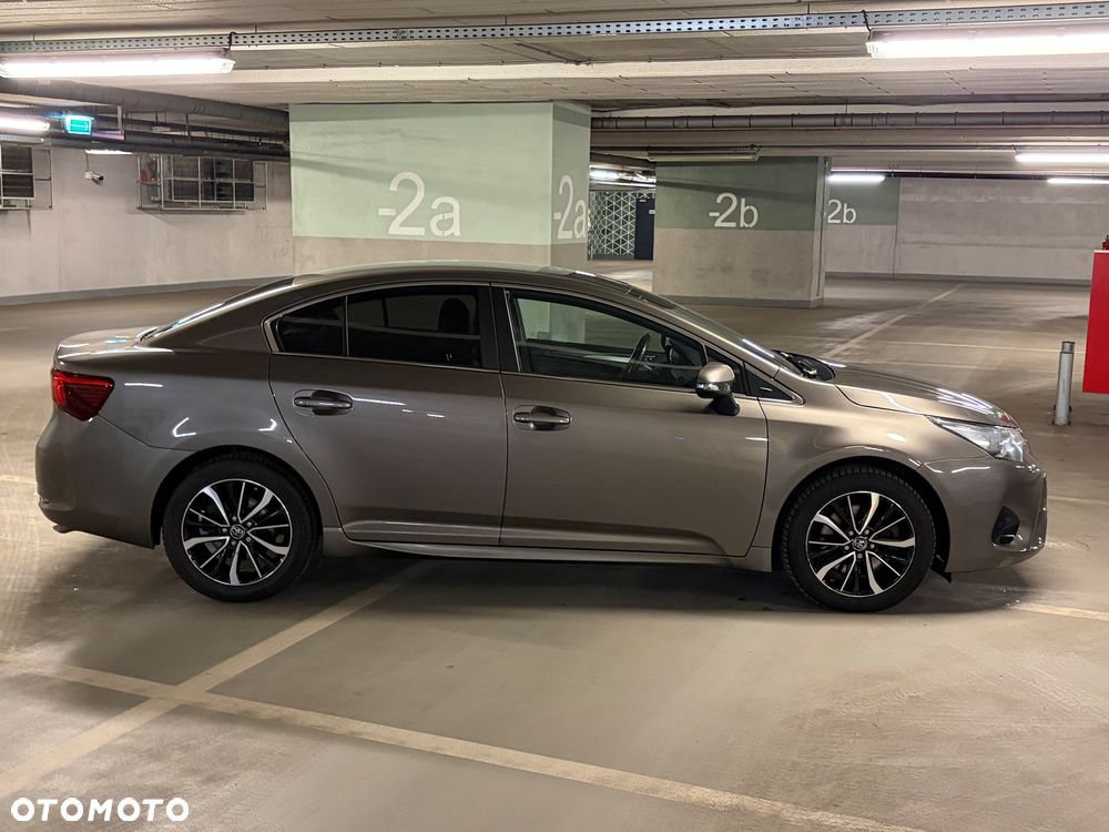Toyota Avensis 2.0 D-4D Premium - 9