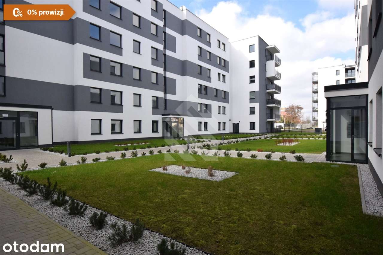 Trzy pokoje z dużym balkonem.