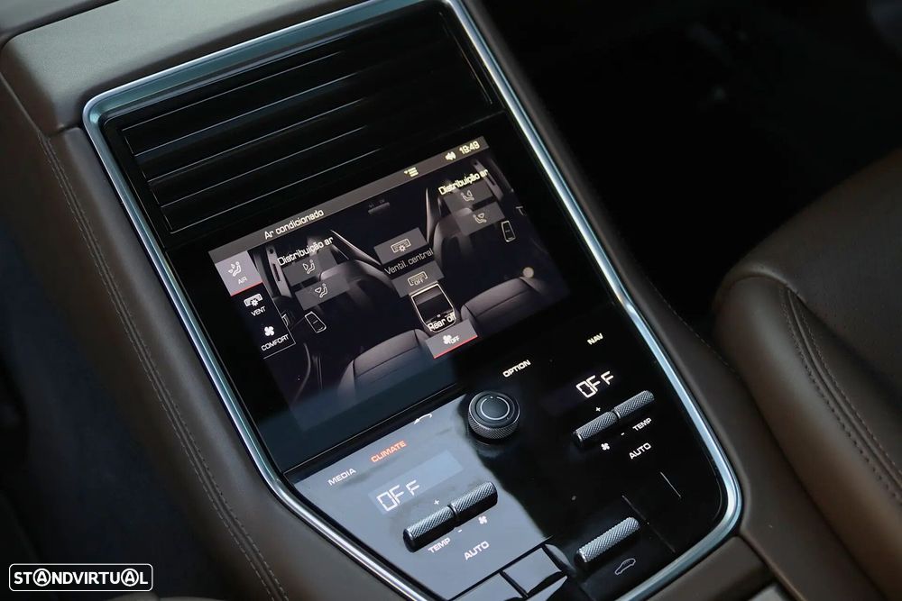 Porsche Panamera 4 E-Hybrid - 40