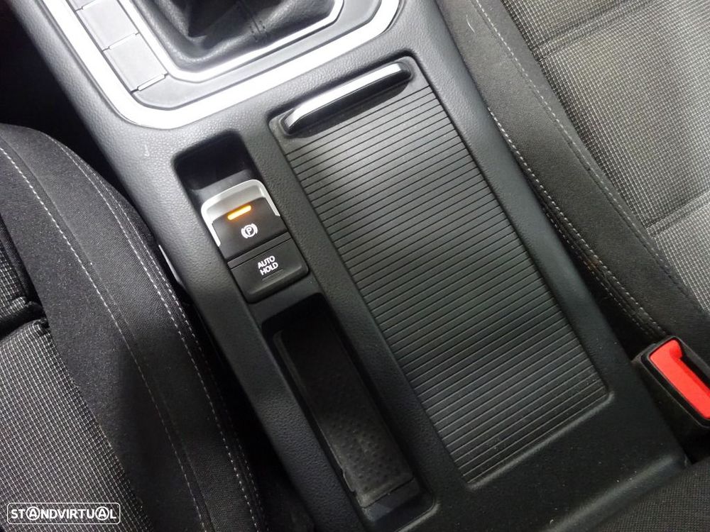 VW Passat 1.6 TDI Confortline - 27